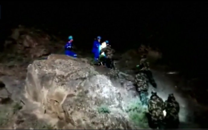 Trắng đêm tìm kiếm nạn nhân vụ chạy việt dã khiến 21 người chết ở Trung Quốc
